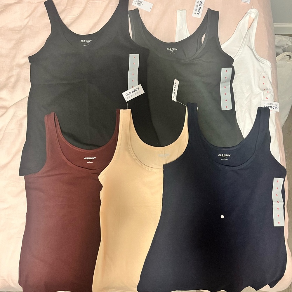 Old navy Women’s First layer fitted tank tops size small (4-6)